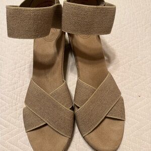 CHARLESTON SHOE CO. Beige Crisscross Sandals